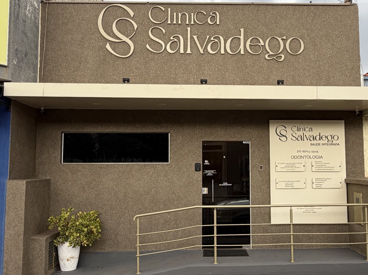 Fachada da Clínica Salvadego, no Centro de Santa Fé do Sul